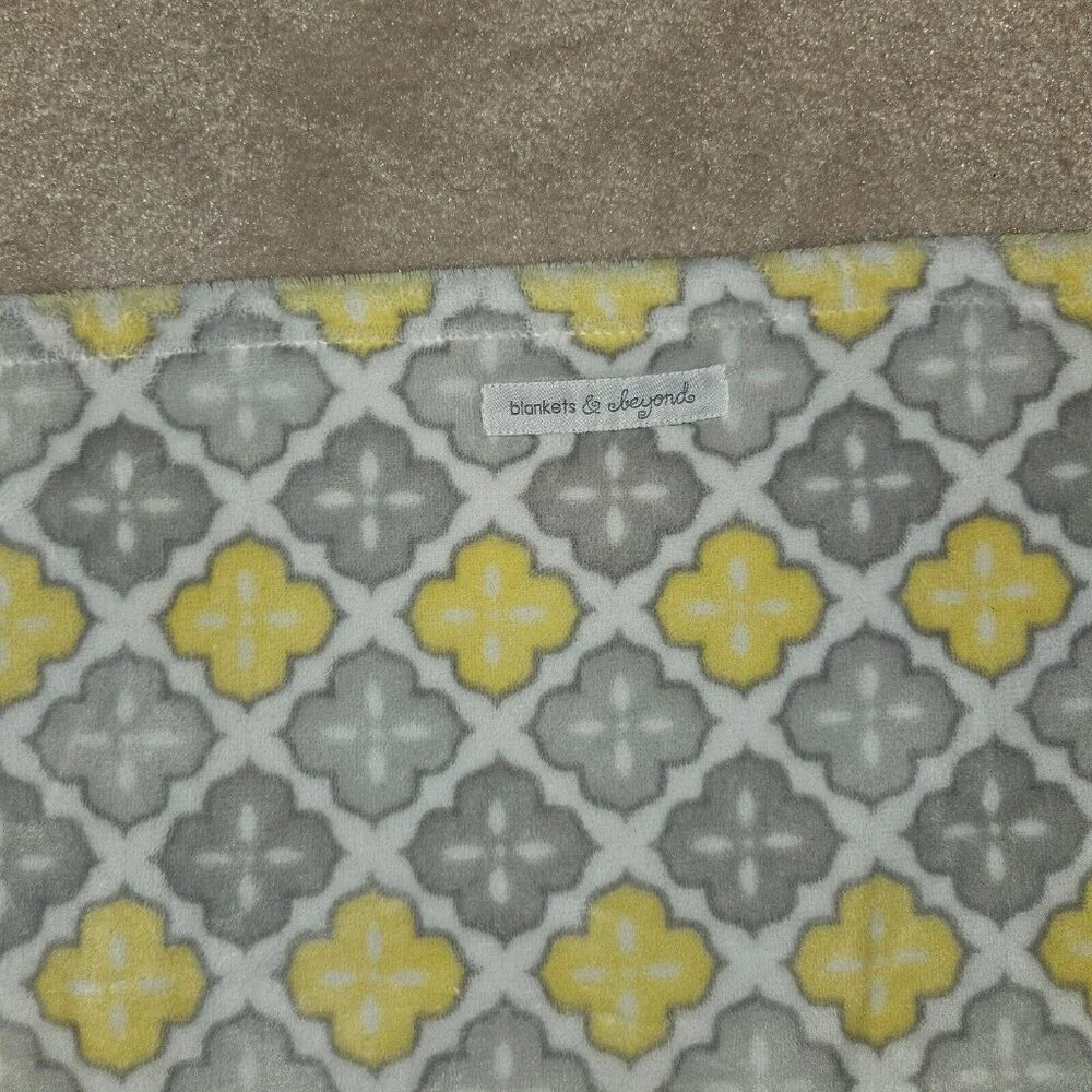 Blankets & Beyond Quatrefoil Geometric Baby Blanket Gray Yellow White 30x45
